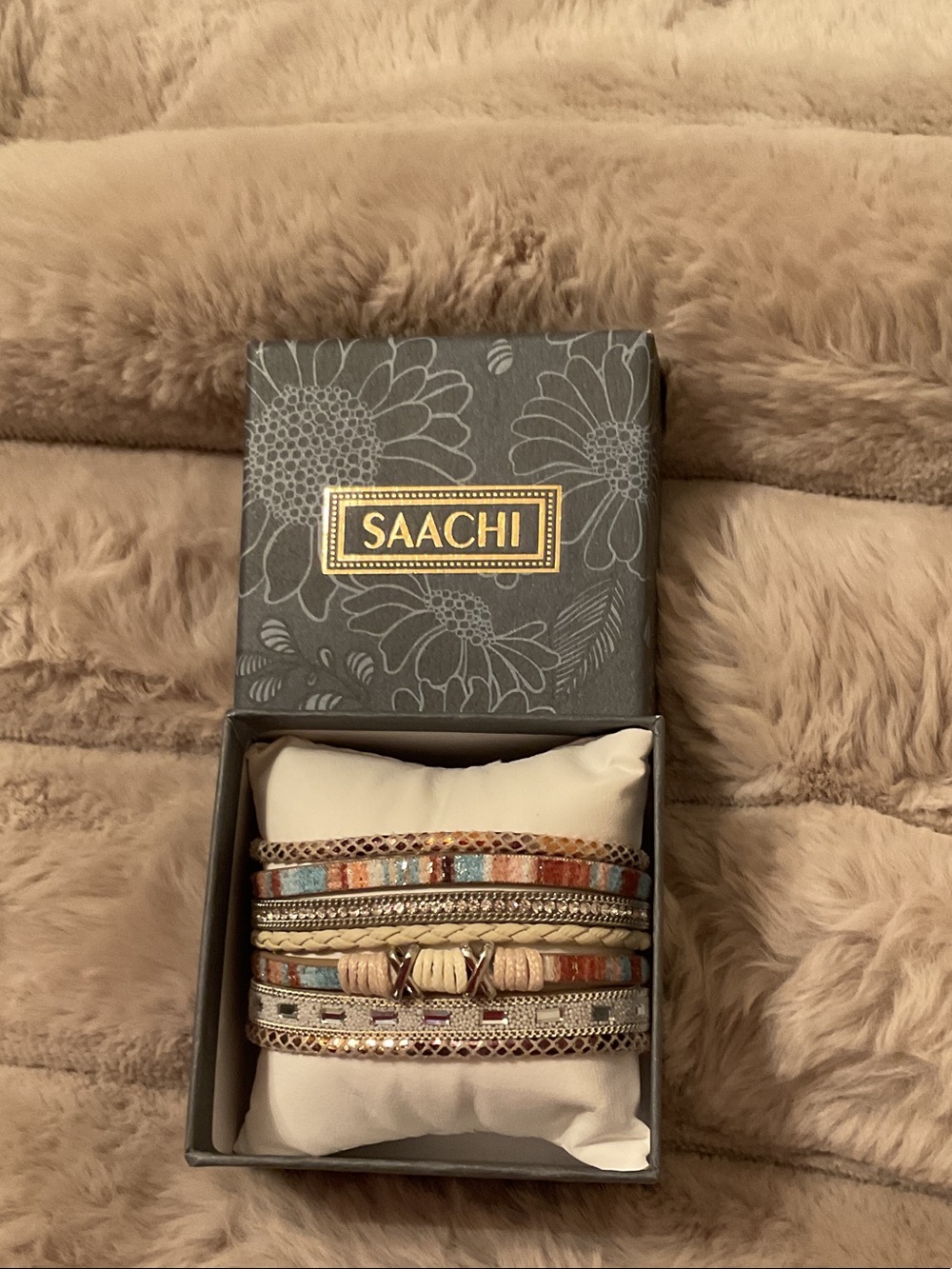 SAACHI leather magnetic bracelet